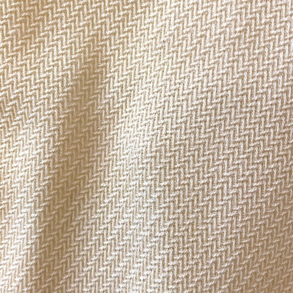 Emanuel Ungaro creme textured wool blazer. Front button closure. Size 8. - Picture 6 of 8